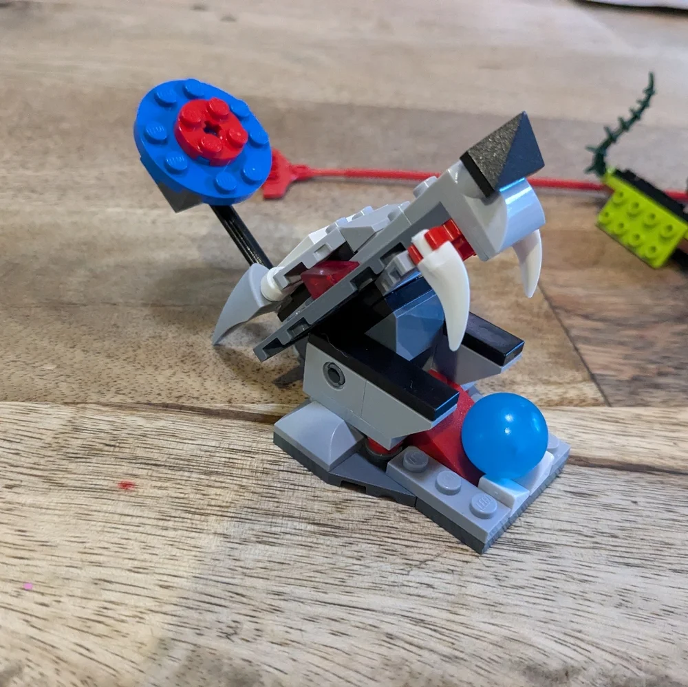 Lego 70107 Skunk Attack - Black White Complete